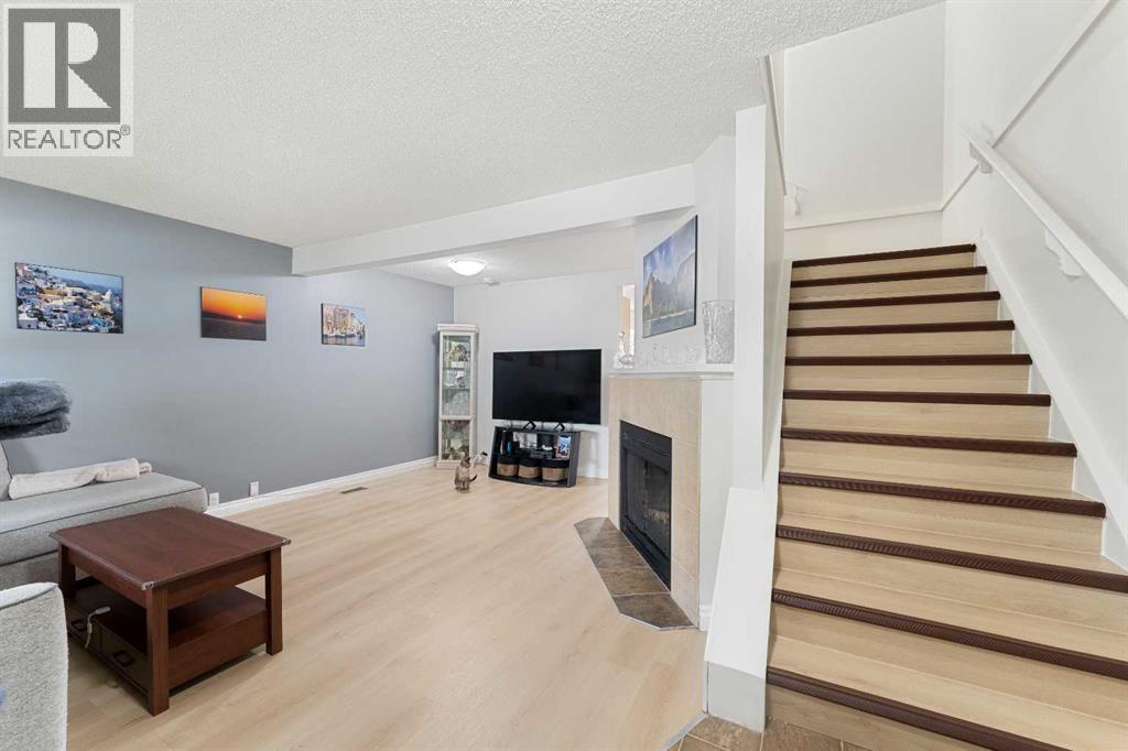 130 Woodborough Terrace Sw, Calgary, Alberta  T2W 5B5 - Photo 4 - A2266384