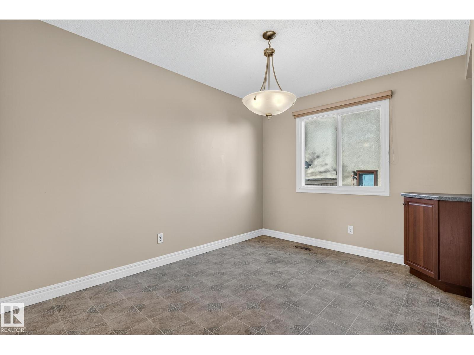 10948 Beaumaris Rd Nw, Edmonton, Alberta  T5X 1Z6 - Photo 11 - E4465073