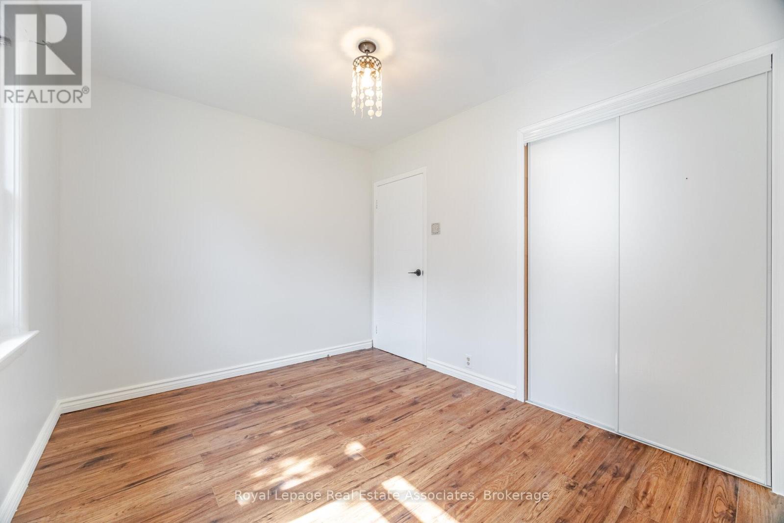 Upper - 319 Grantham Avenue, St. Catharines, Ontario  L2M 5A5 - Photo 21 - X12425896