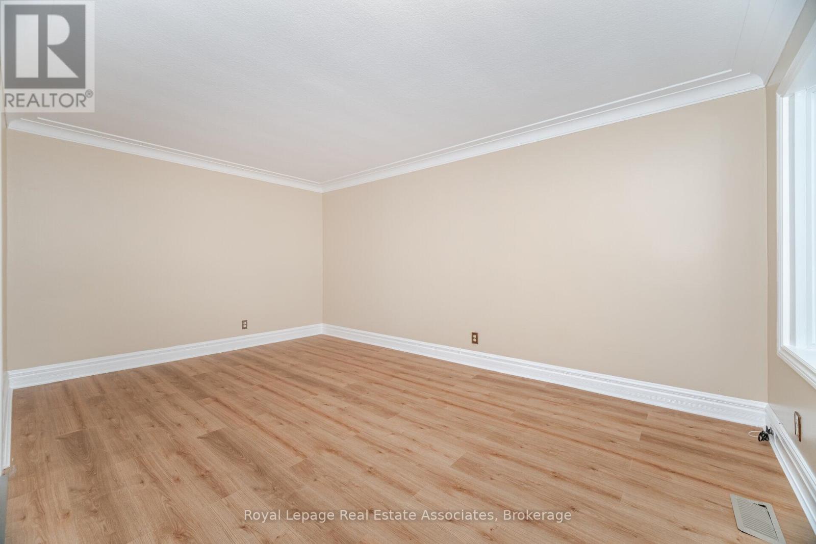 Upper - 319 Grantham Avenue, St. Catharines, Ontario  L2M 5A5 - Photo 6 - X12425896
