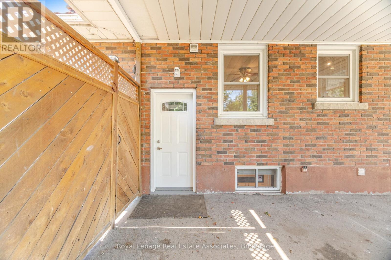 LOWER - 319 GRANTHAM AVENUE, St. Catharines, Ontario