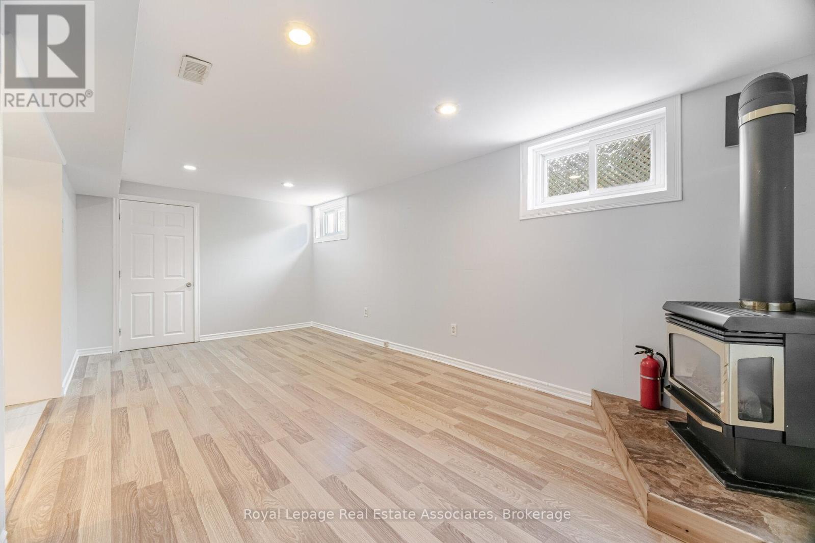 Lower - 319 Grantham Avenue, St. Catharines, Ontario  L2M 5A5 - Photo 13 - X12425898