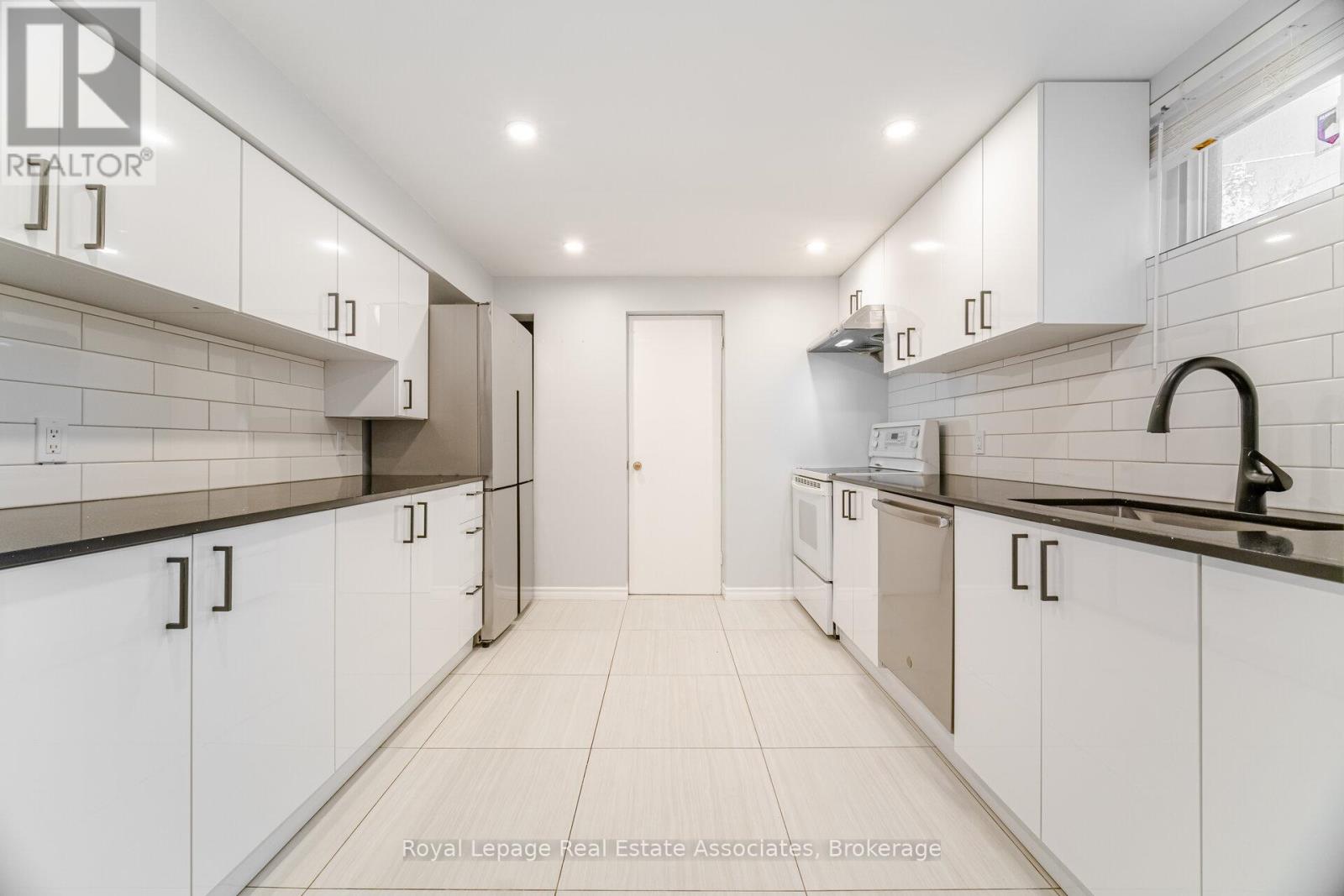 Lower - 319 Grantham Avenue, St. Catharines, Ontario  L2M 5A5 - Photo 7 - X12425898