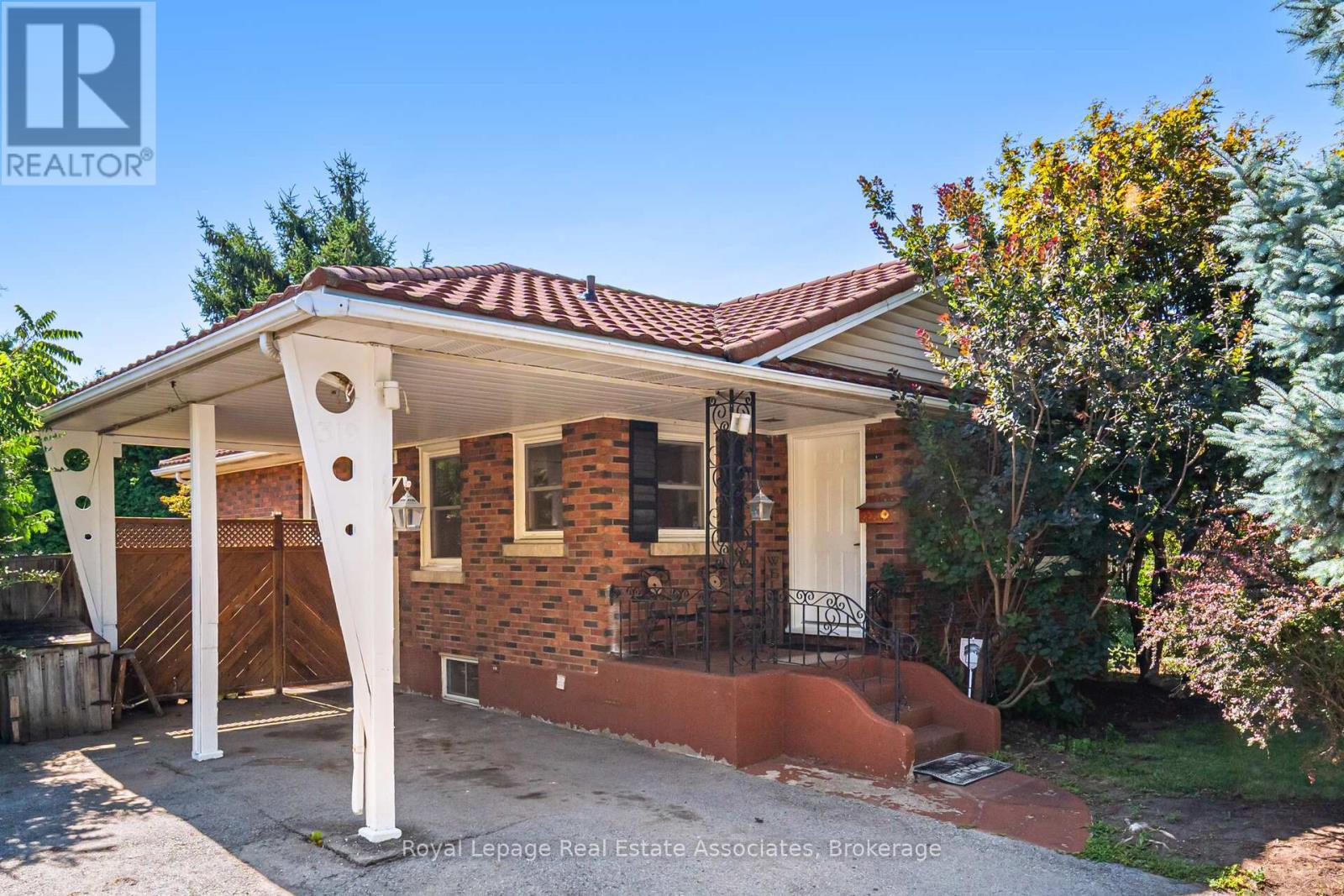 UPPER - 319 GRANTHAM AVENUE, St. Catharines, Ontario