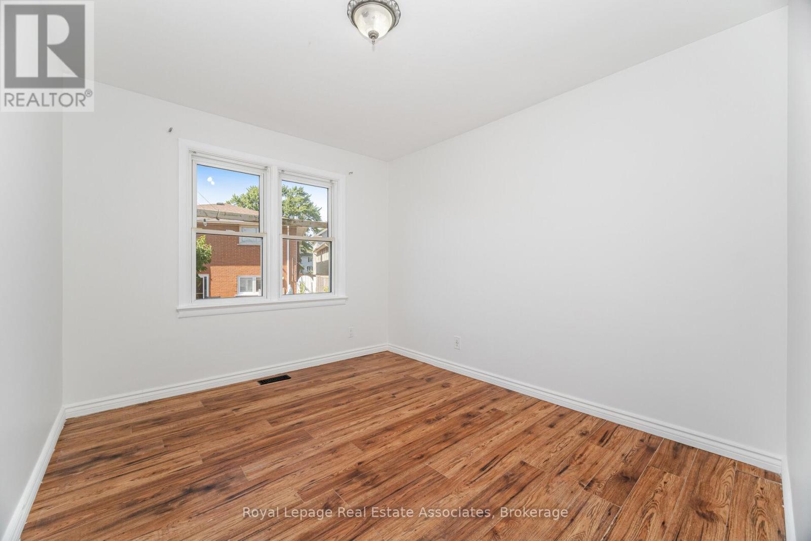 Upper - 319 Grantham Avenue, St. Catharines, Ontario  L2M 5A5 - Photo 22 - X12425896