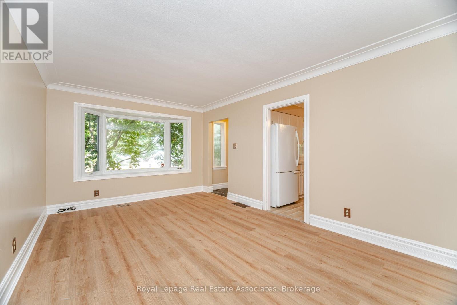 Upper - 319 Grantham Avenue, St. Catharines, Ontario  L2M 5A5 - Photo 10 - X12425896