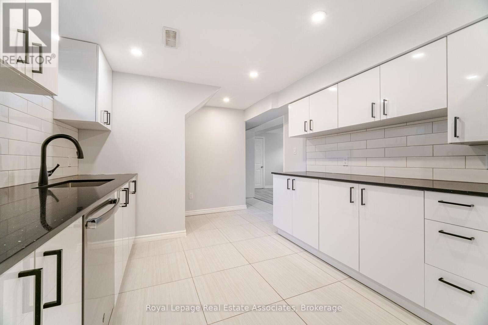 Lower - 319 Grantham Avenue, St. Catharines, Ontario  L2M 5A5 - Photo 8 - X12425898