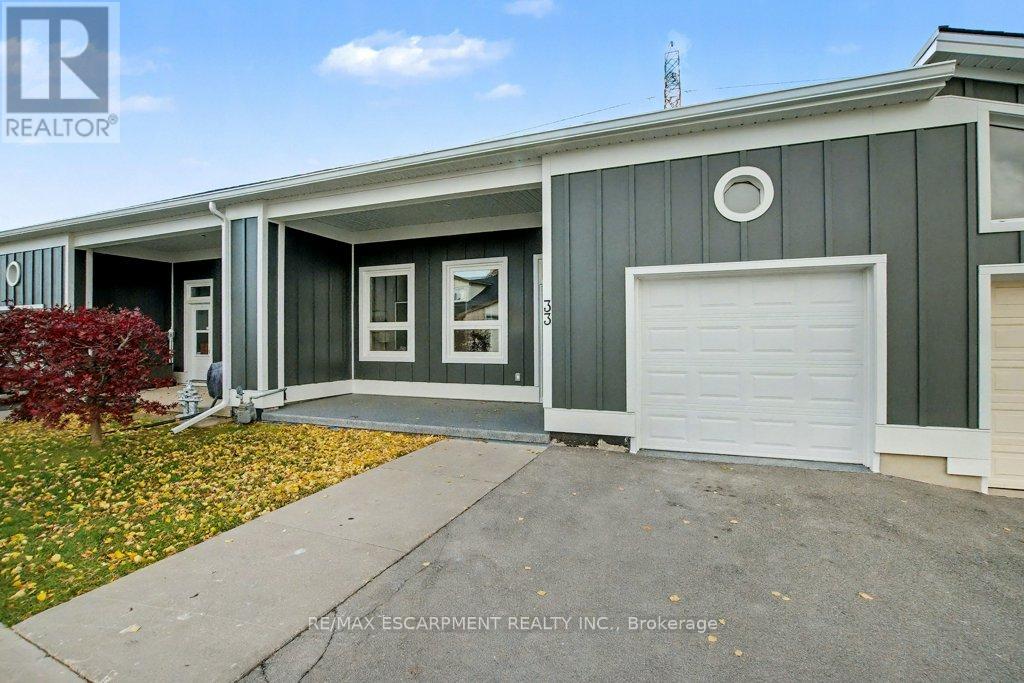 33 Sister Kern Terrace, Hamilton, Ontario L9B 2M1 - Photo 4 - X12435131