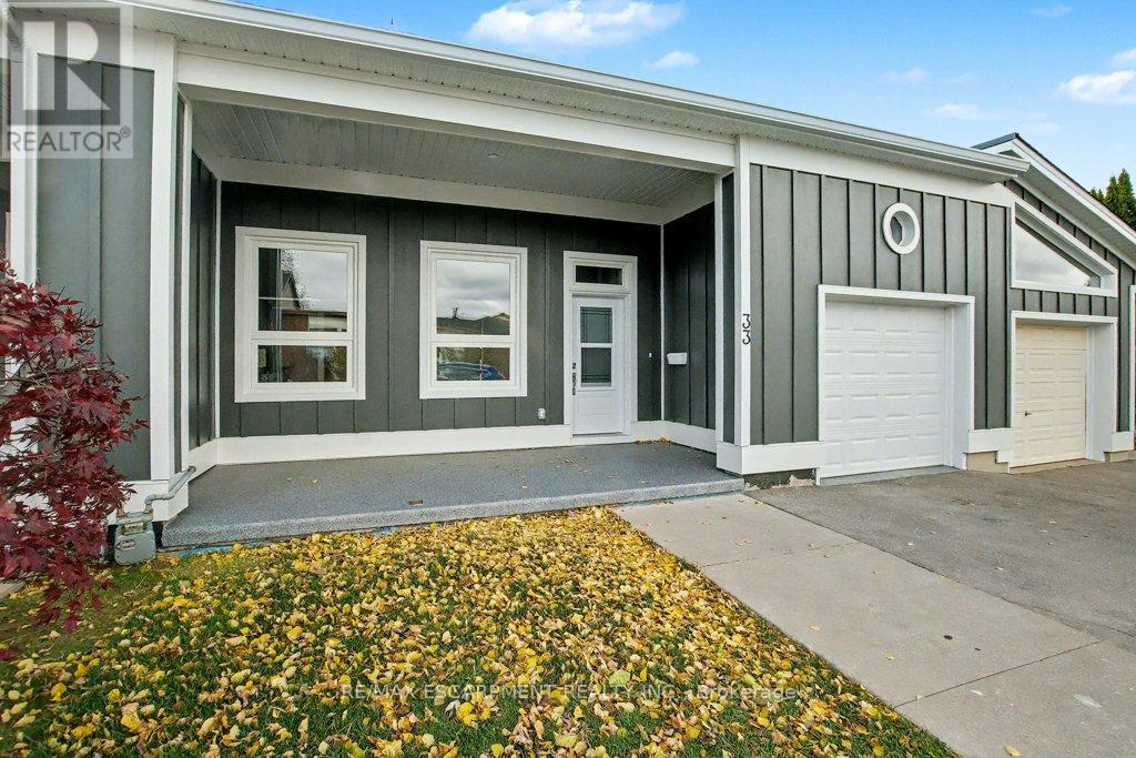 33 Sister Kern Terrace, Hamilton, Ontario L9B 2M1 - Photo 3 - X12435131