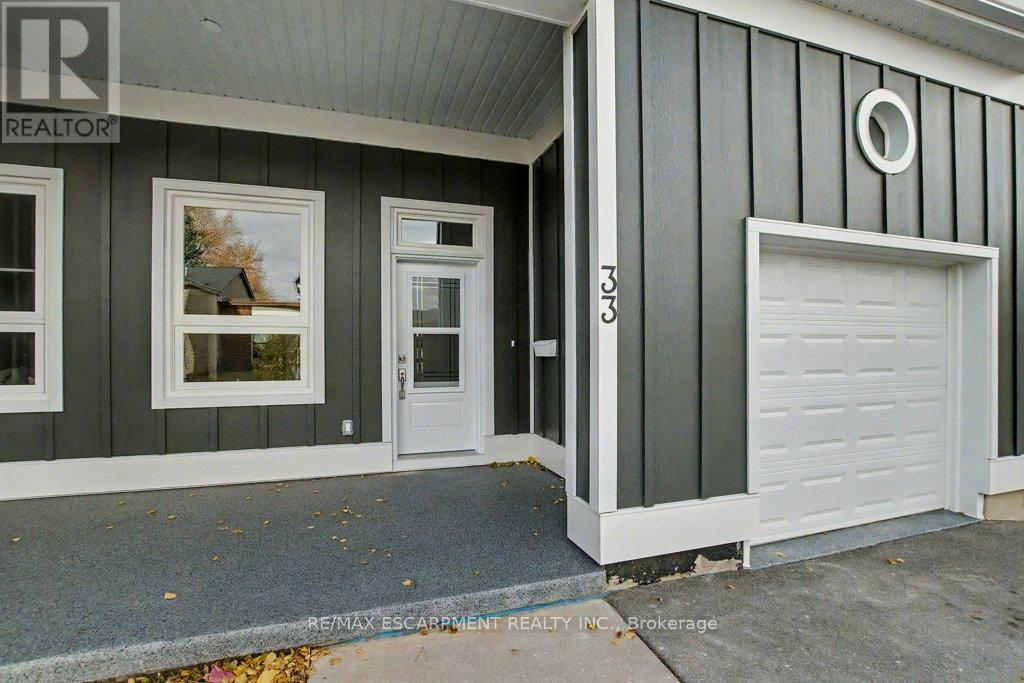 33 Sister Kern Terrace, Hamilton, Ontario L9B 2M1 - Photo 5 - X12435131