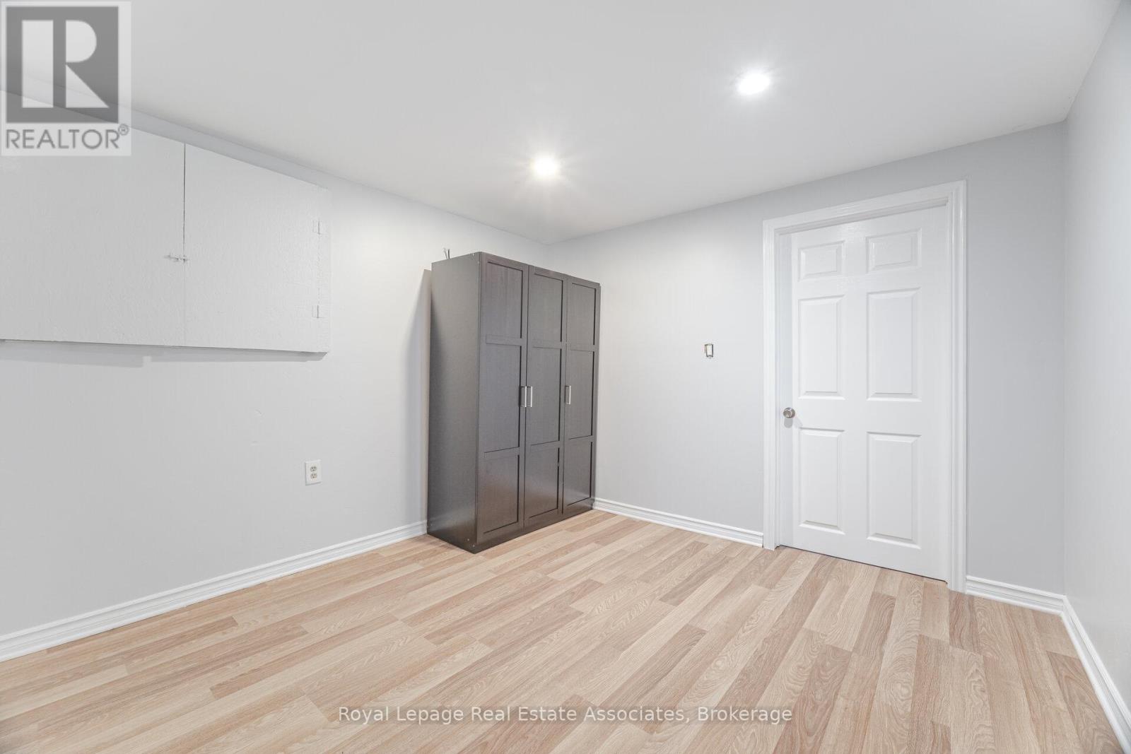 Lower - 319 Grantham Avenue, St. Catharines, Ontario  L2M 5A5 - Photo 15 - X12425898