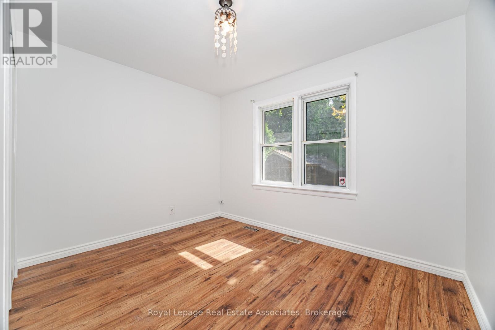 Upper - 319 Grantham Avenue, St. Catharines, Ontario  L2M 5A5 - Photo 20 - X12425896