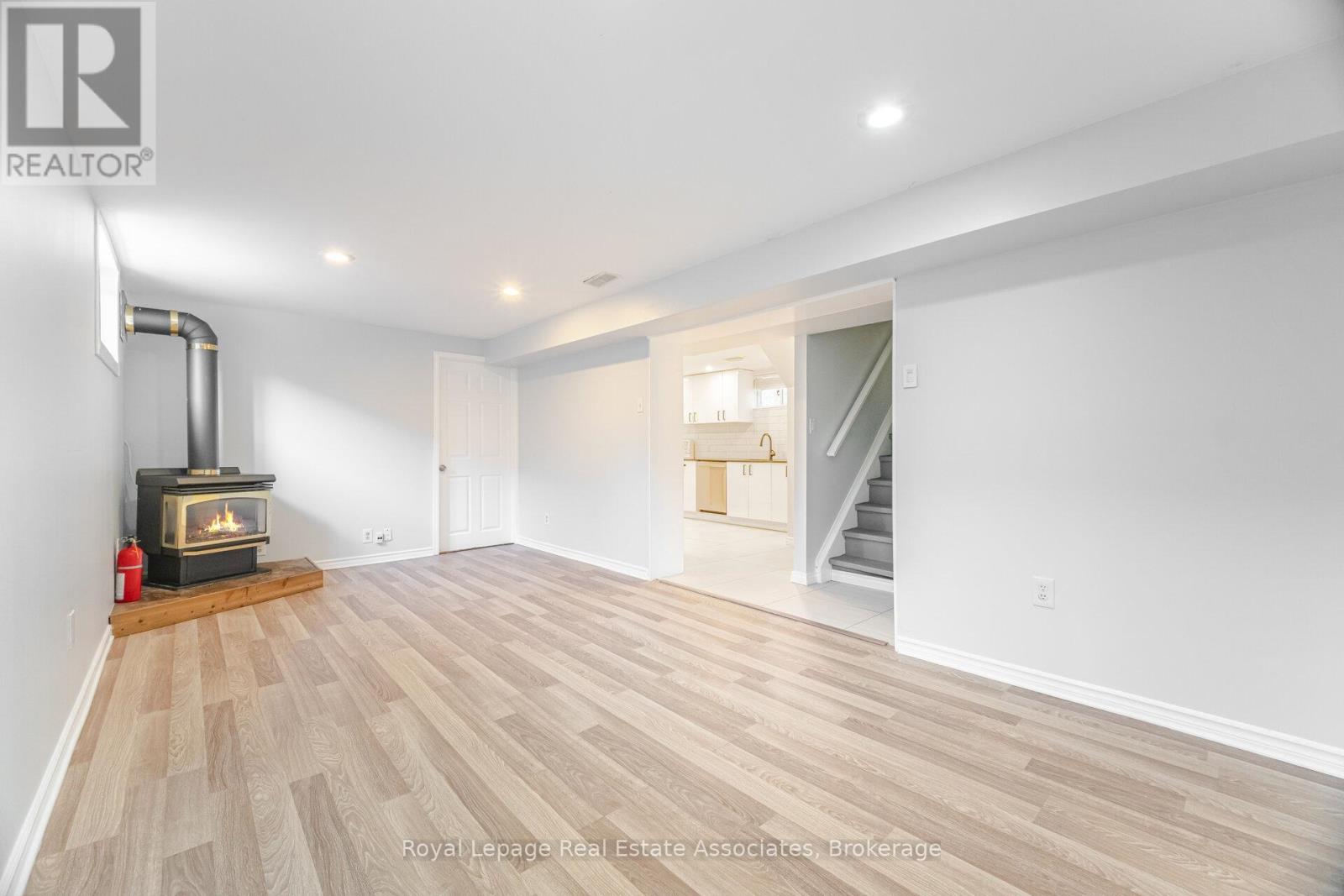 Lower - 319 Grantham Avenue, St. Catharines, Ontario  L2M 5A5 - Photo 9 - X12425898