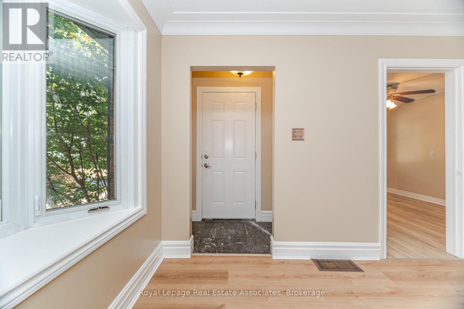 Upper - 319 Grantham Avenue, St. Catharines, Ontario  L2M 5A5 - Photo 5 - X12425896