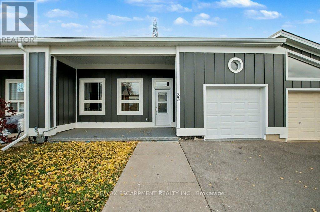 33 Sister Kern Terrace, Hamilton, Ontario L9B 2M1 - Photo 2 - X12435131