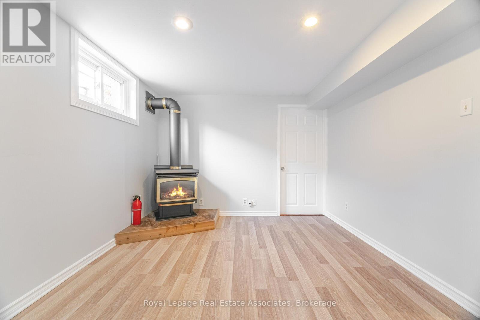 Lower - 319 Grantham Avenue, St. Catharines, Ontario  L2M 5A5 - Photo 12 - X12425898