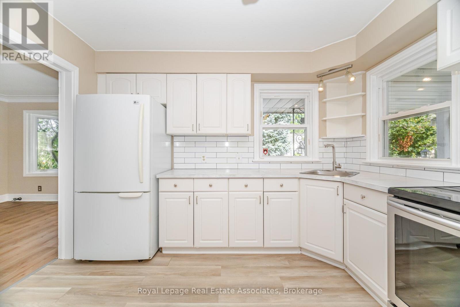 Upper - 319 Grantham Avenue, St. Catharines, Ontario  L2M 5A5 - Photo 13 - X12425896