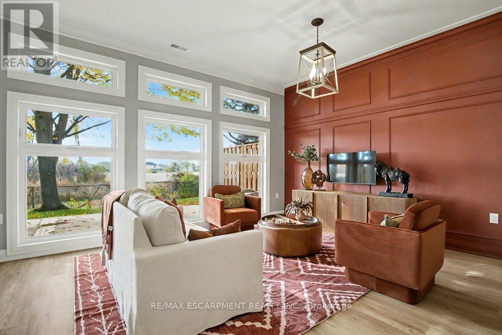 33 SISTER KERN TERRACE, Hamilton, Ontario