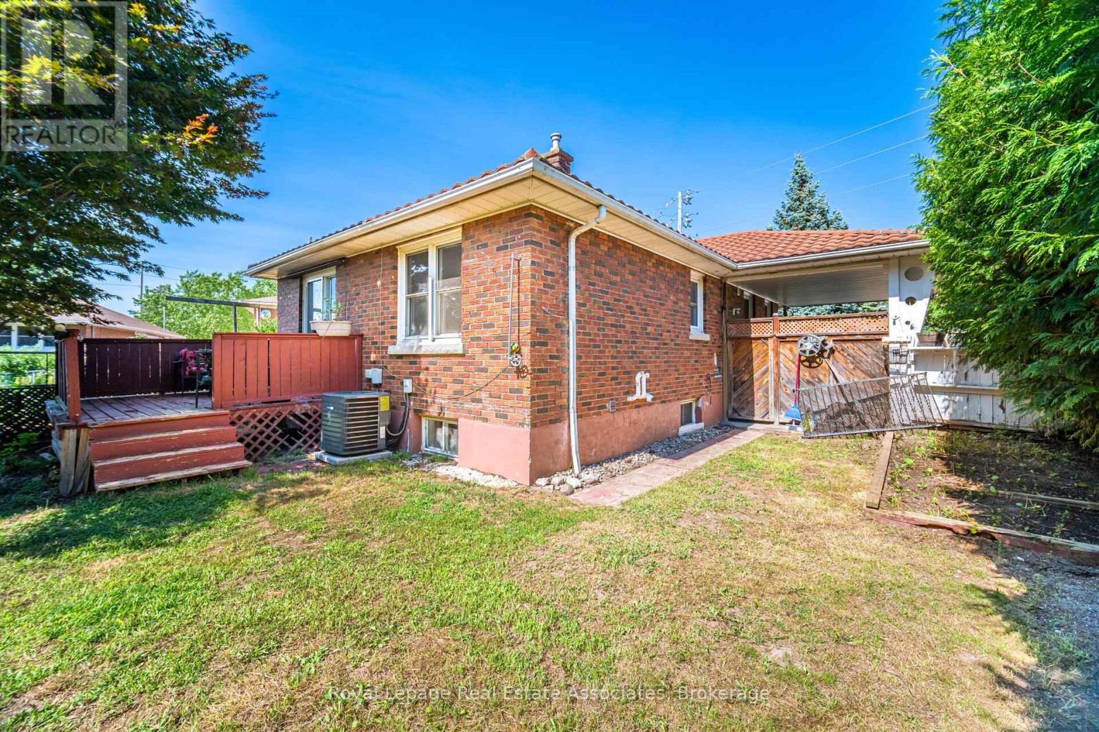 Upper - 319 Grantham Avenue, St. Catharines, Ontario  L2M 5A5 - Photo 29 - X12425896