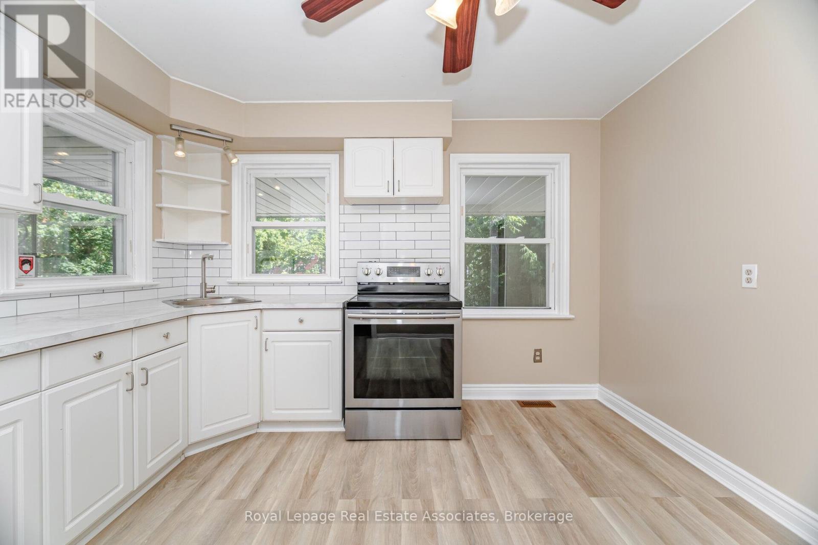 Upper - 319 Grantham Avenue, St. Catharines, Ontario  L2M 5A5 - Photo 14 - X12425896