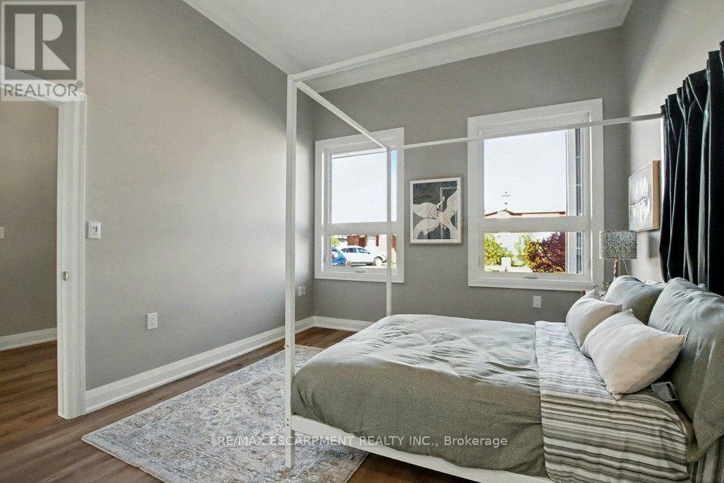 33 Sister Kern Terrace, Hamilton, Ontario L9B 2M1 - Photo 10 - X12435131