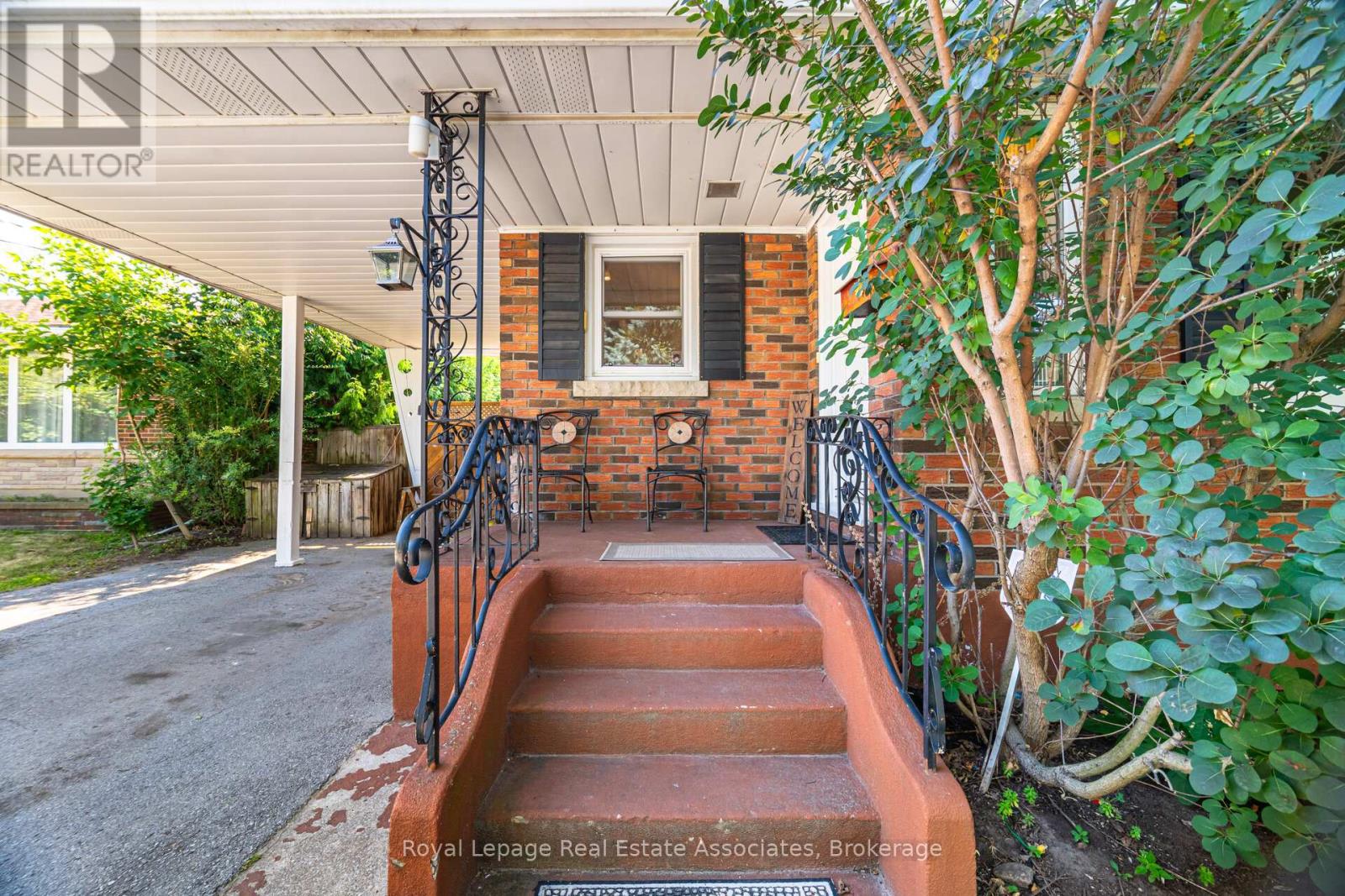 Upper - 319 Grantham Avenue, St. Catharines, Ontario  L2M 5A5 - Photo 3 - X12425896