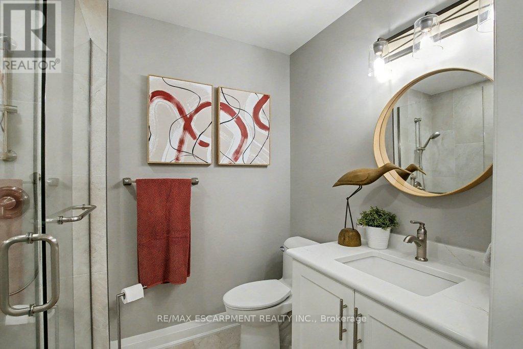 33 Sister Kern Terrace, Hamilton, Ontario L9B 2M1 - Photo 11 - X12435131