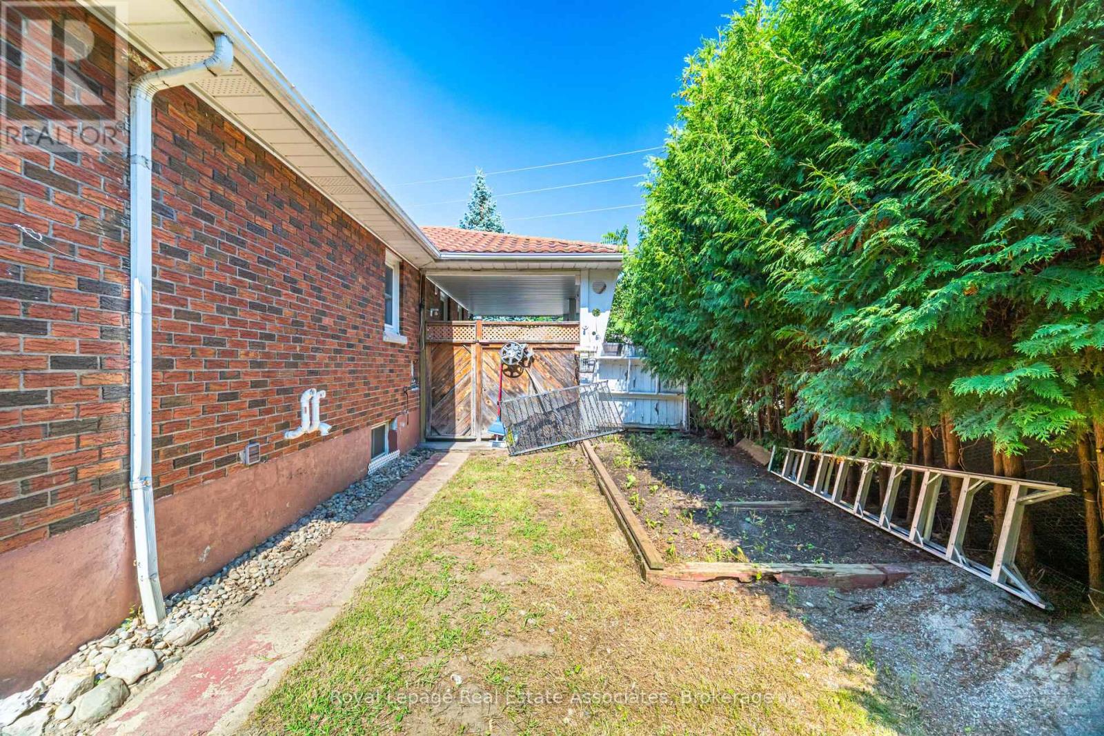 Upper - 319 Grantham Avenue, St. Catharines, Ontario  L2M 5A5 - Photo 30 - X12425896