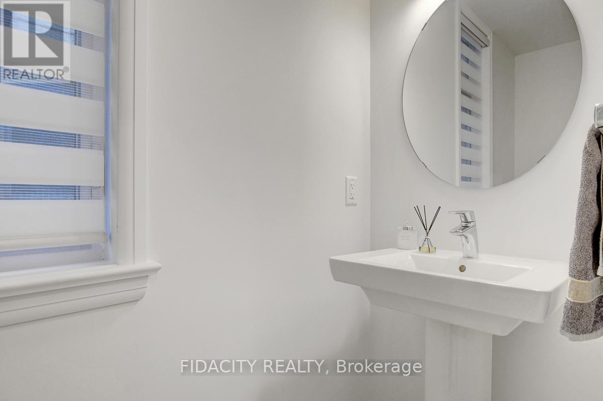 864 Moses Tennisco Street, Ottawa, Ontario  K1K 5A2 - Photo 12 - X12521876