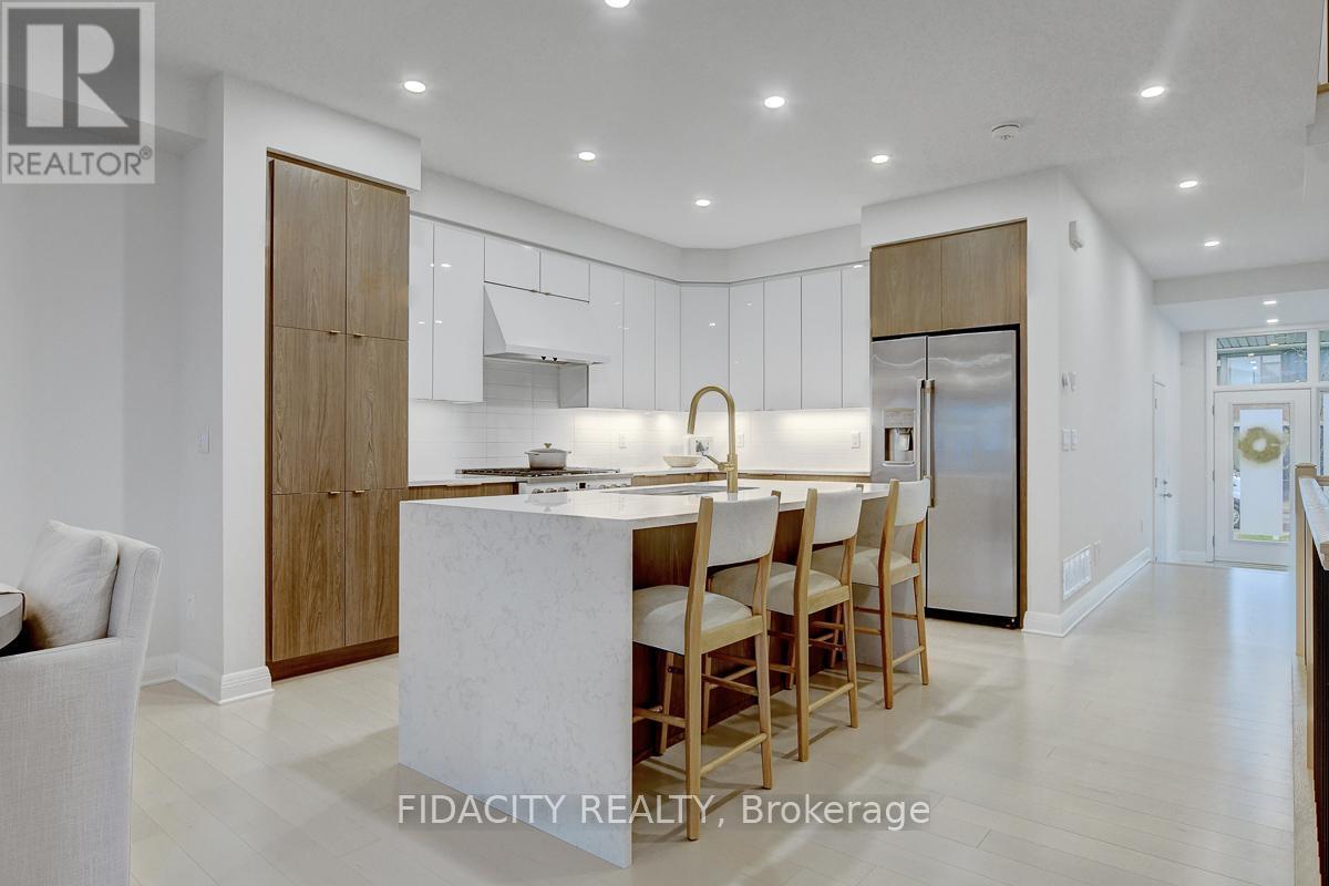 864 Moses Tennisco Street, Ottawa, Ontario  K1K 5A2 - Photo 3 - X12521876