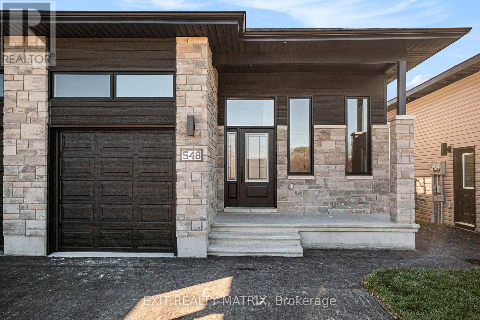 548 REGINA STREET, Russell, Ontario