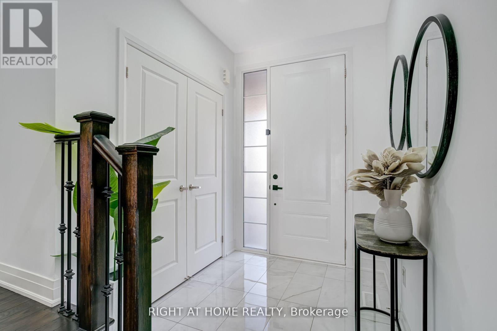 310 Silk Twist Drive, East Gwillimbury, Ontario  L9N 0V4 - Photo 3 - N12521700