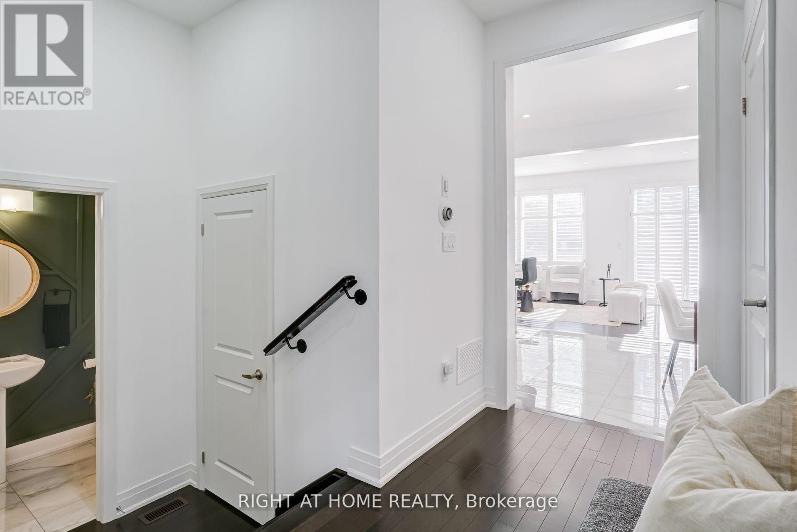 310 Silk Twist Drive, East Gwillimbury, Ontario  L9N 0V4 - Photo 5 - N12521700