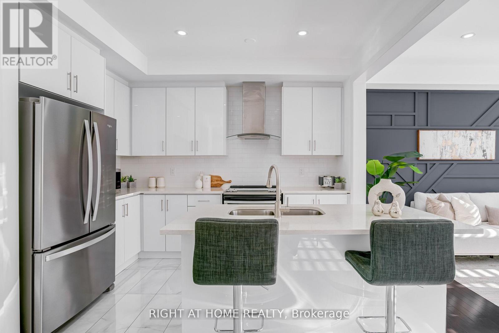 310 Silk Twist Drive, East Gwillimbury, Ontario  L9N 0V4 - Photo 7 - N12521700