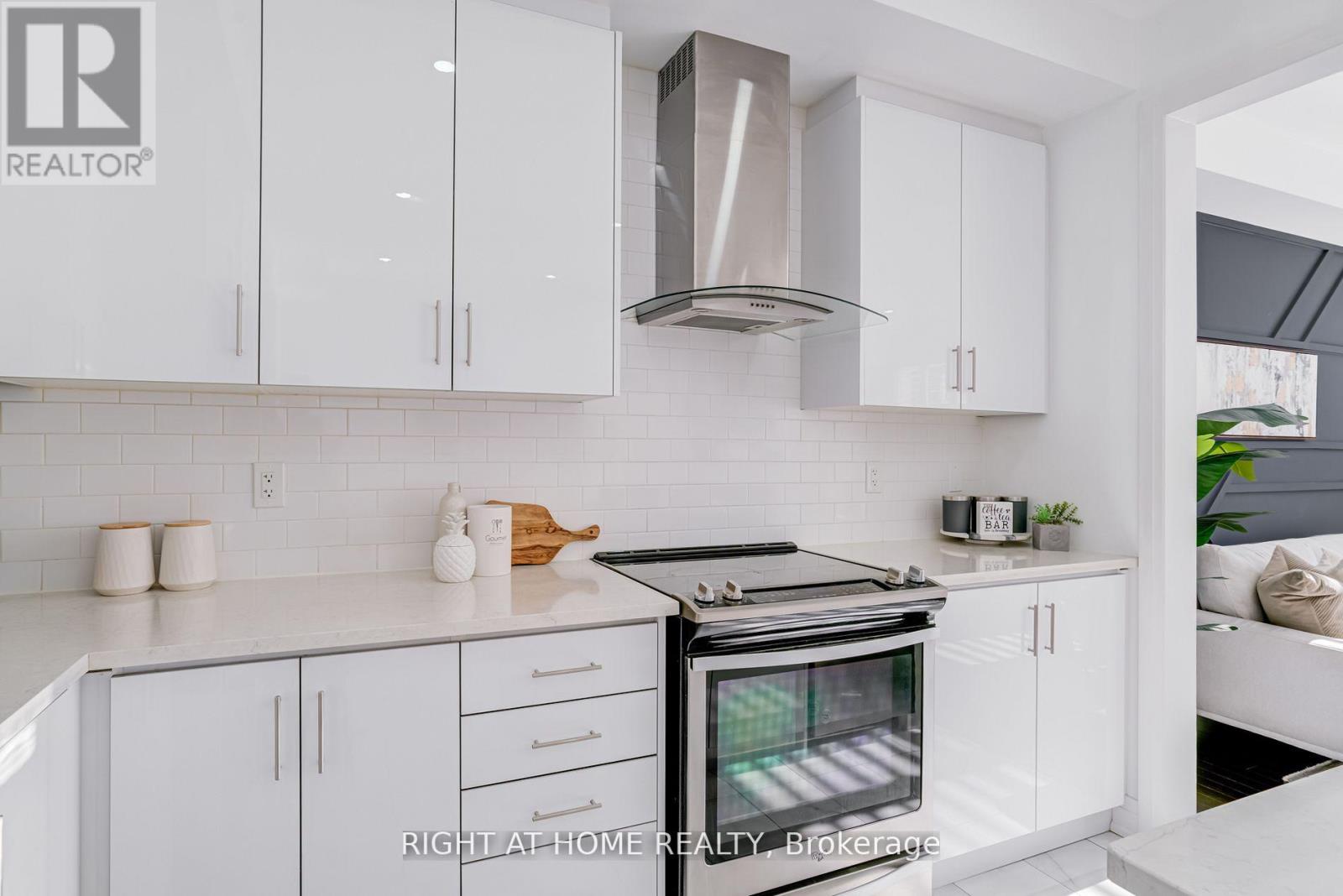 310 Silk Twist Drive, East Gwillimbury, Ontario  L9N 0V4 - Photo 8 - N12521700