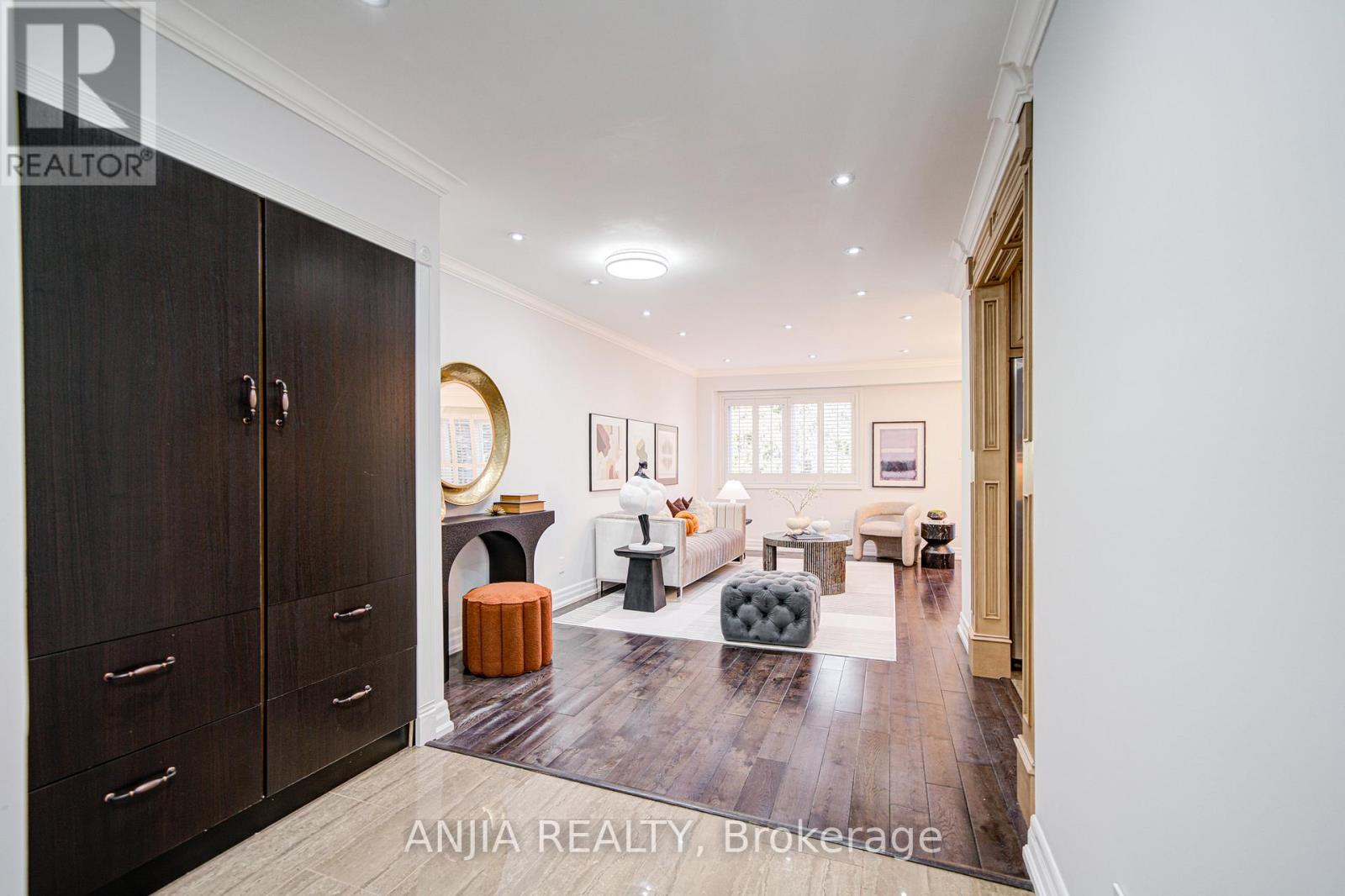 92 Baywood Court, Markham (Royal Orchard), Ontario  L3T 5W3 - Photo 10 - N12521704