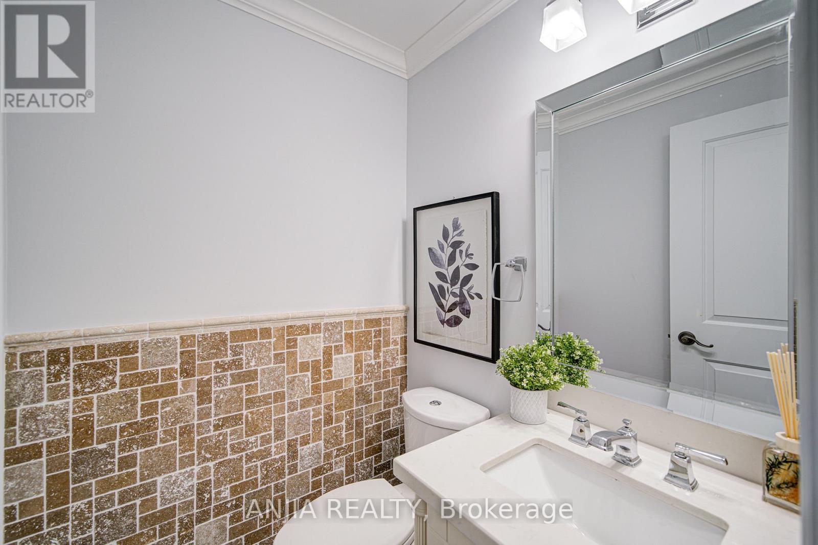 92 Baywood Court, Markham (Royal Orchard), Ontario  L3T 5W3 - Photo 11 - N12521704