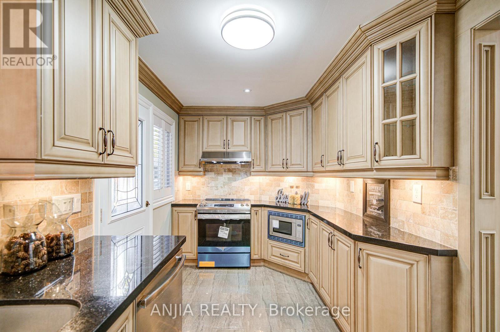 92 Baywood Court, Markham (Royal Orchard), Ontario  L3T 5W3 - Photo 14 - N12521704