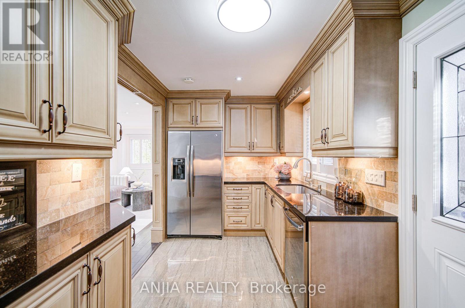 92 Baywood Court, Markham (Royal Orchard), Ontario  L3T 5W3 - Photo 15 - N12521704