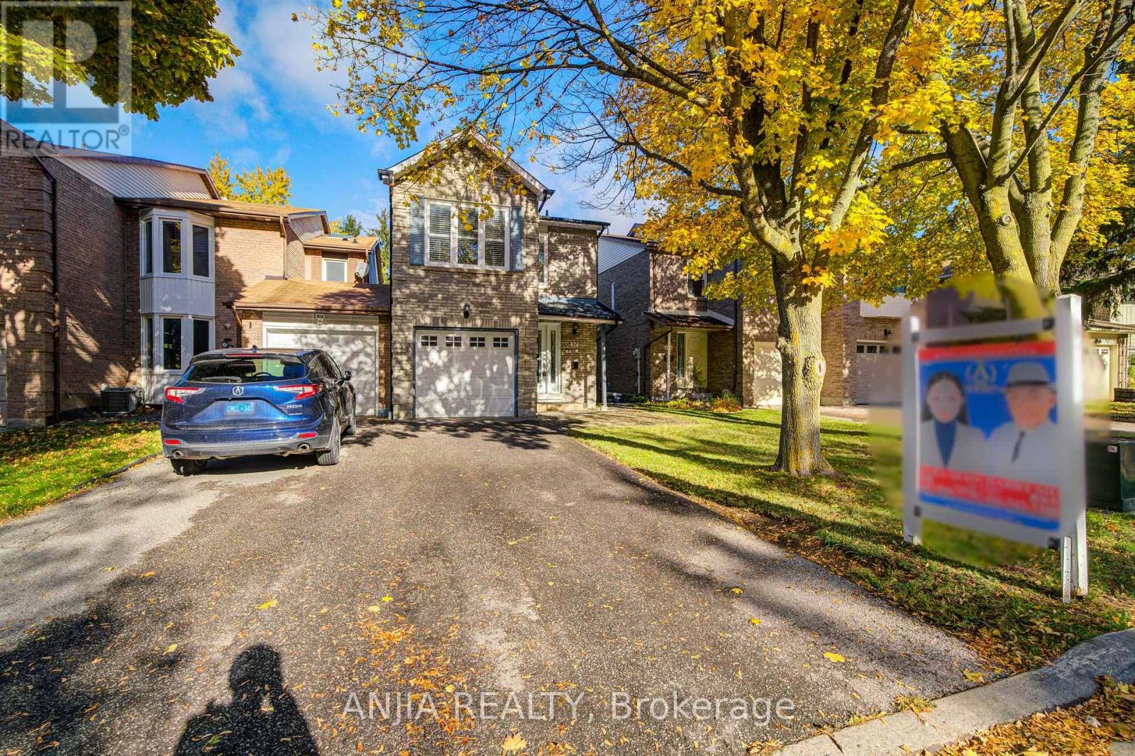 92 Baywood Court, Markham (Royal Orchard), Ontario  L3T 5W3 - Photo 2 - N12521704