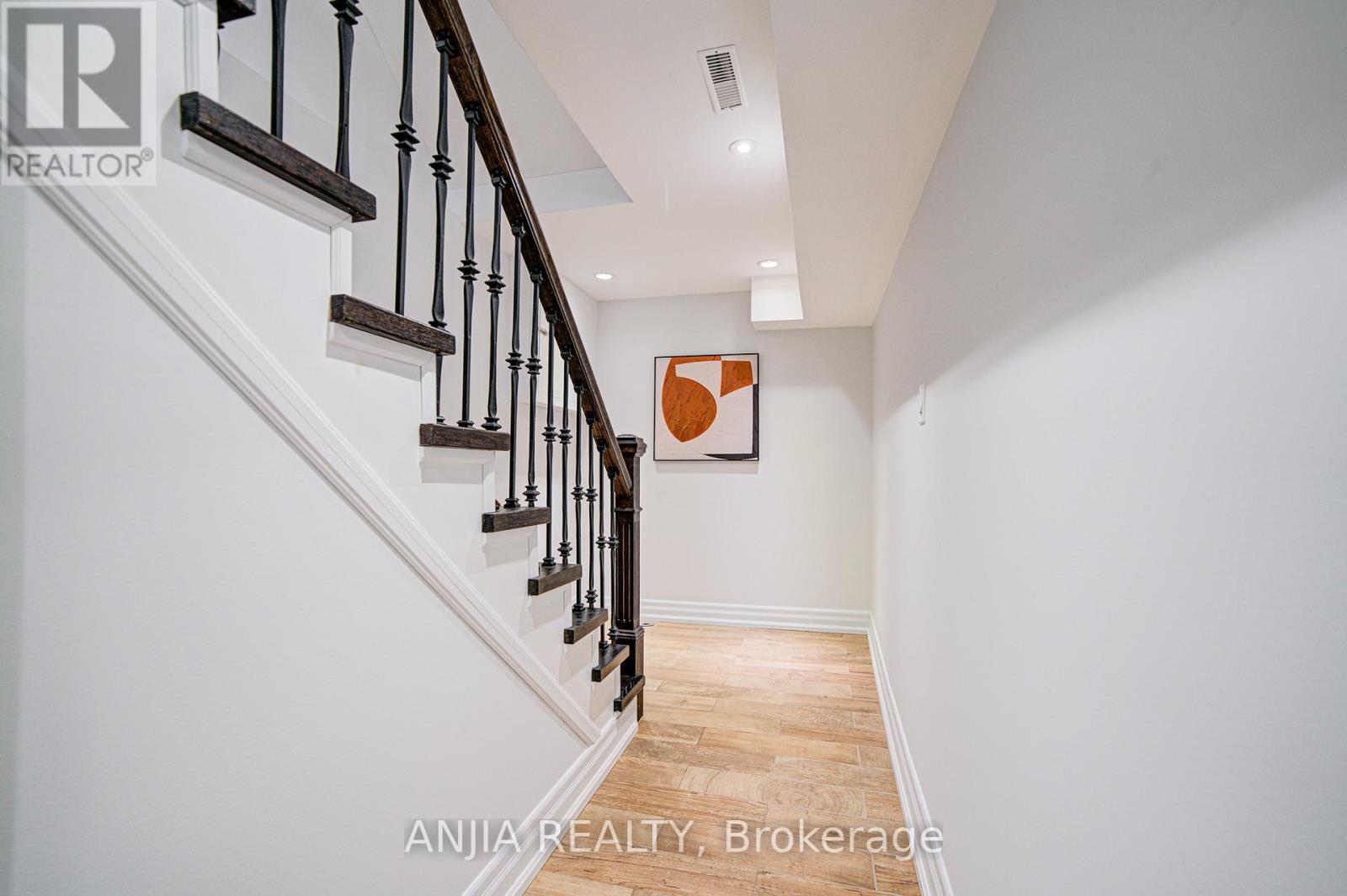 92 Baywood Court, Markham (Royal Orchard), Ontario  L3T 5W3 - Photo 33 - N12521704