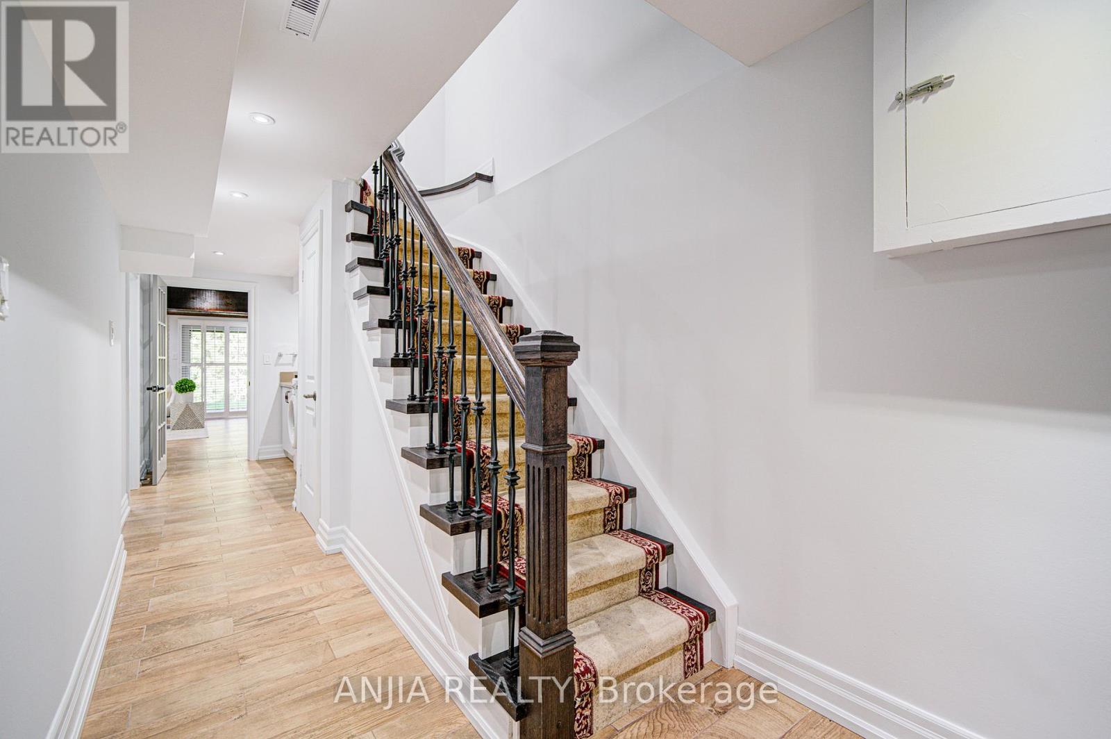 92 Baywood Court, Markham (Royal Orchard), Ontario  L3T 5W3 - Photo 34 - N12521704