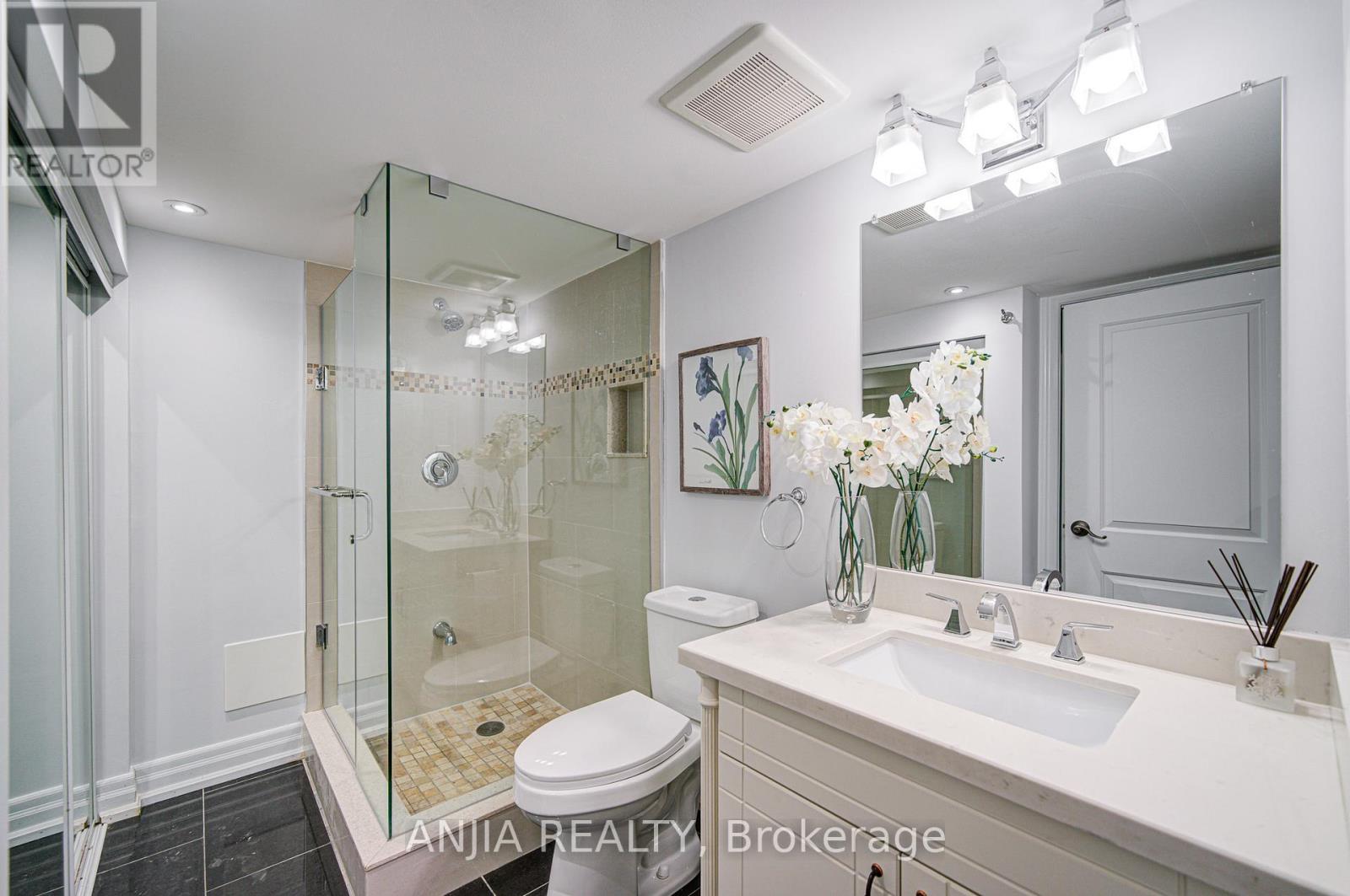 92 Baywood Court, Markham (Royal Orchard), Ontario  L3T 5W3 - Photo 36 - N12521704