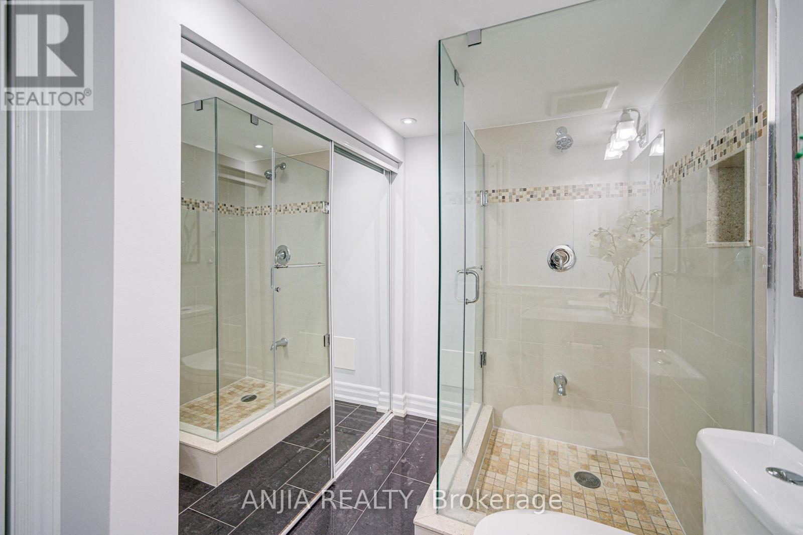 92 Baywood Court, Markham (Royal Orchard), Ontario  L3T 5W3 - Photo 37 - N12521704