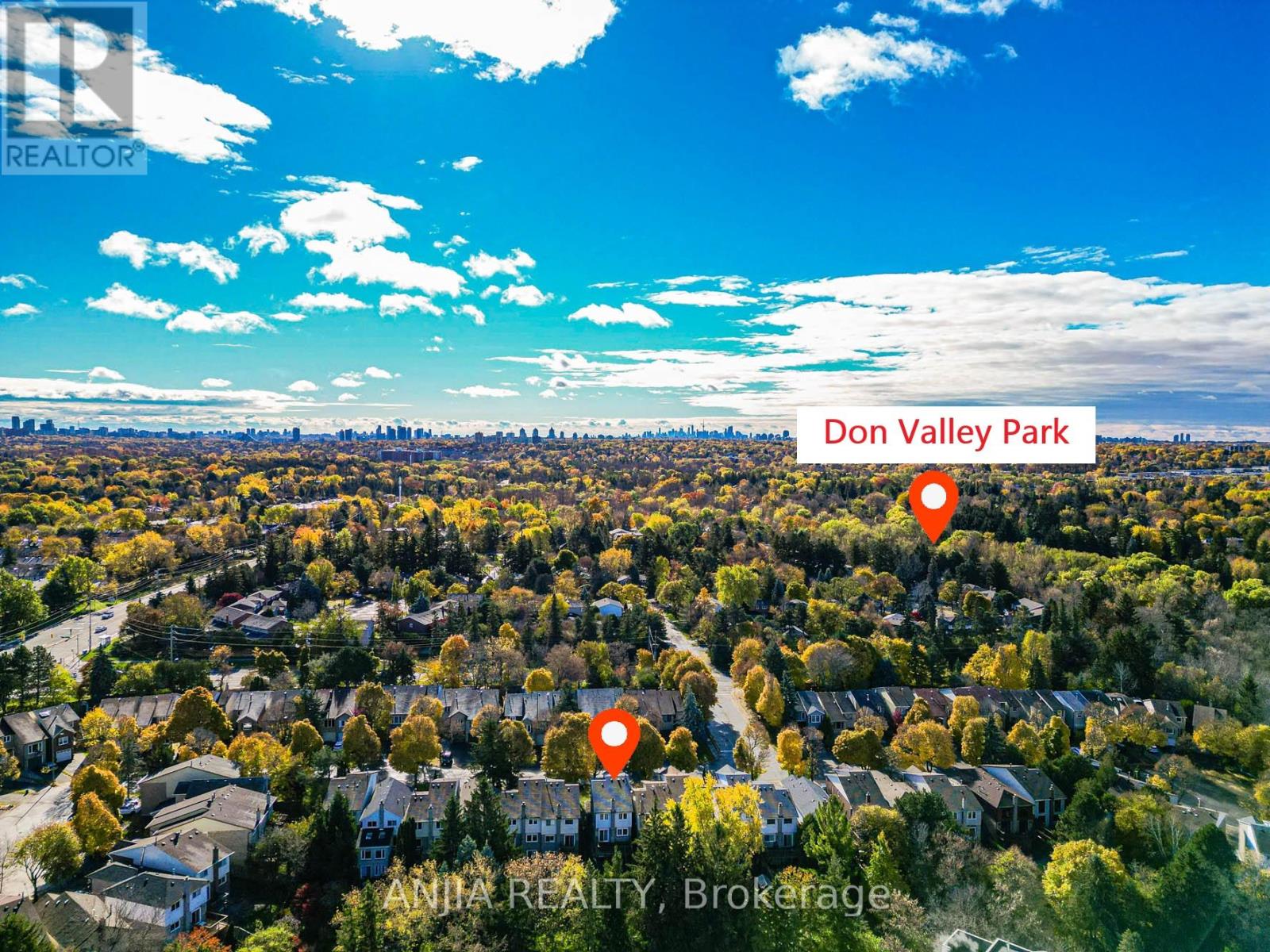 92 Baywood Court, Markham (Royal Orchard), Ontario  L3T 5W3 - Photo 4 - N12521704