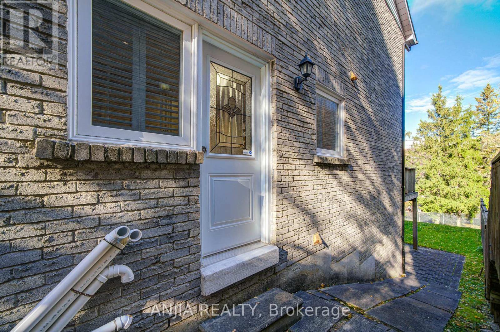 92 Baywood Court, Markham (Royal Orchard), Ontario  L3T 5W3 - Photo 45 - N12521704