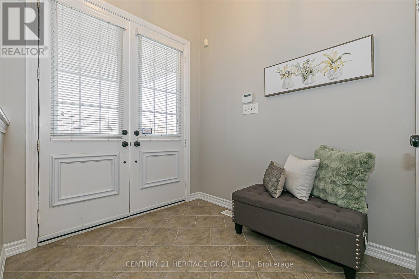 3 Cheltonwood Court, East Gwillimbury, Ontario  L0G 1M0 - Photo 3 - N12521728