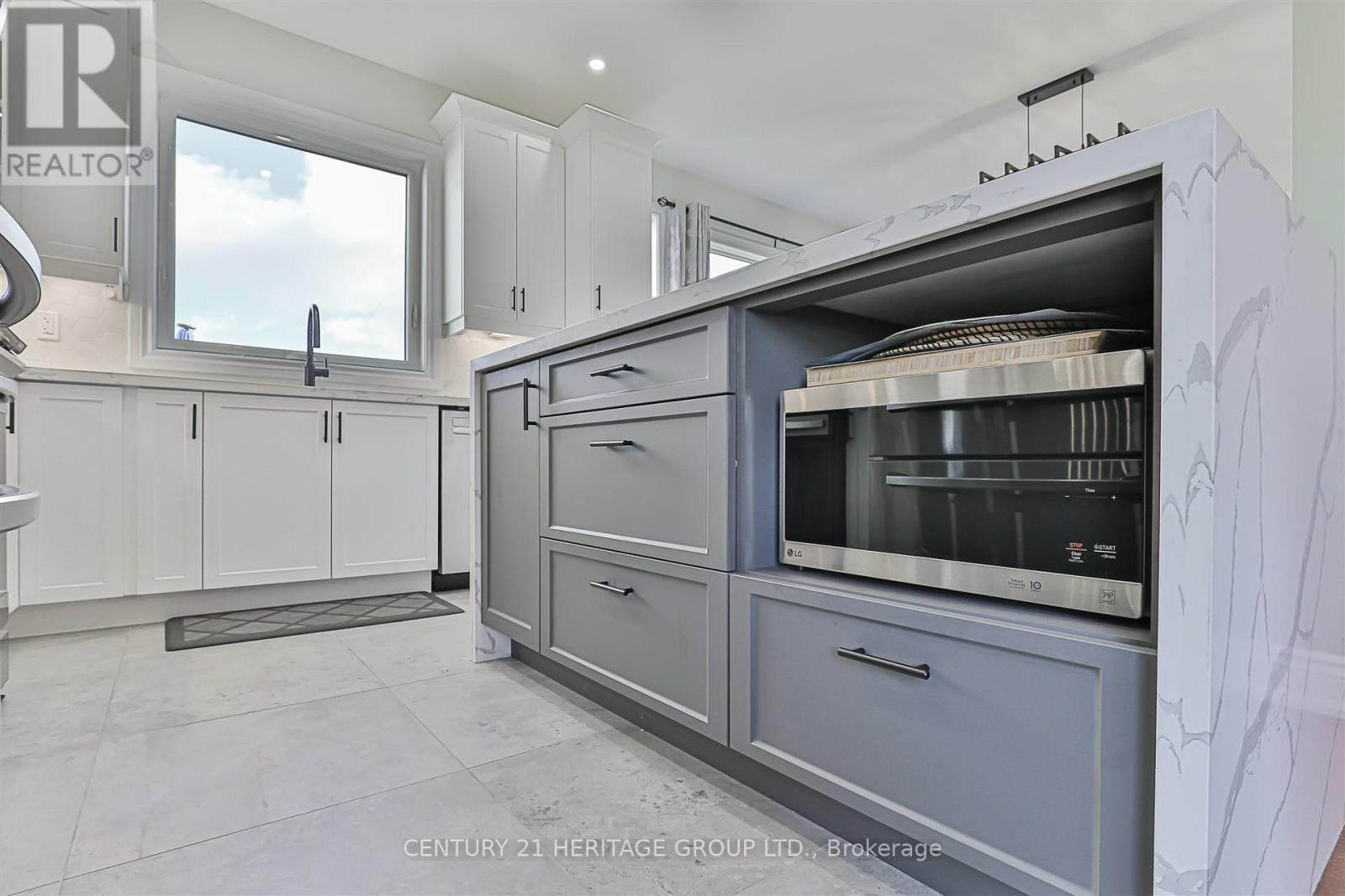 3 Cheltonwood Court, East Gwillimbury, Ontario  L0G 1M0 - Photo 9 - N12521728