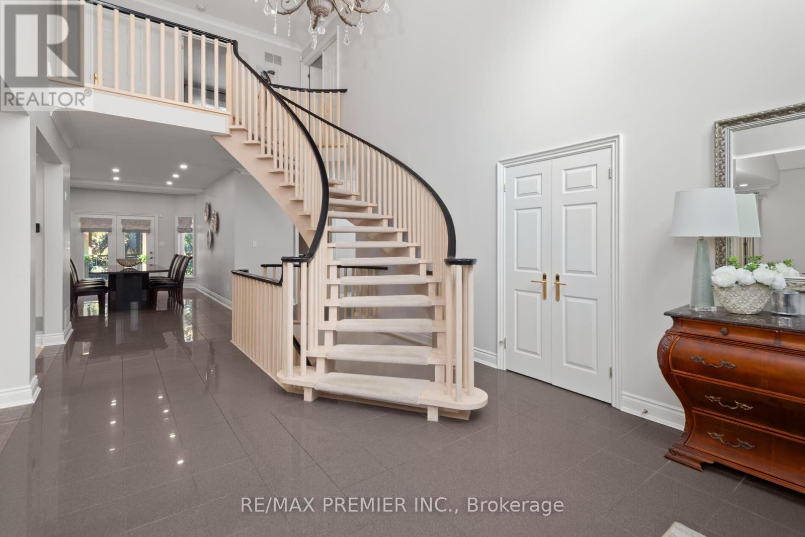 90 Shamrock Crescent, Vaughan, Ontario  L4H 1A3 - Photo 5 - N12521756