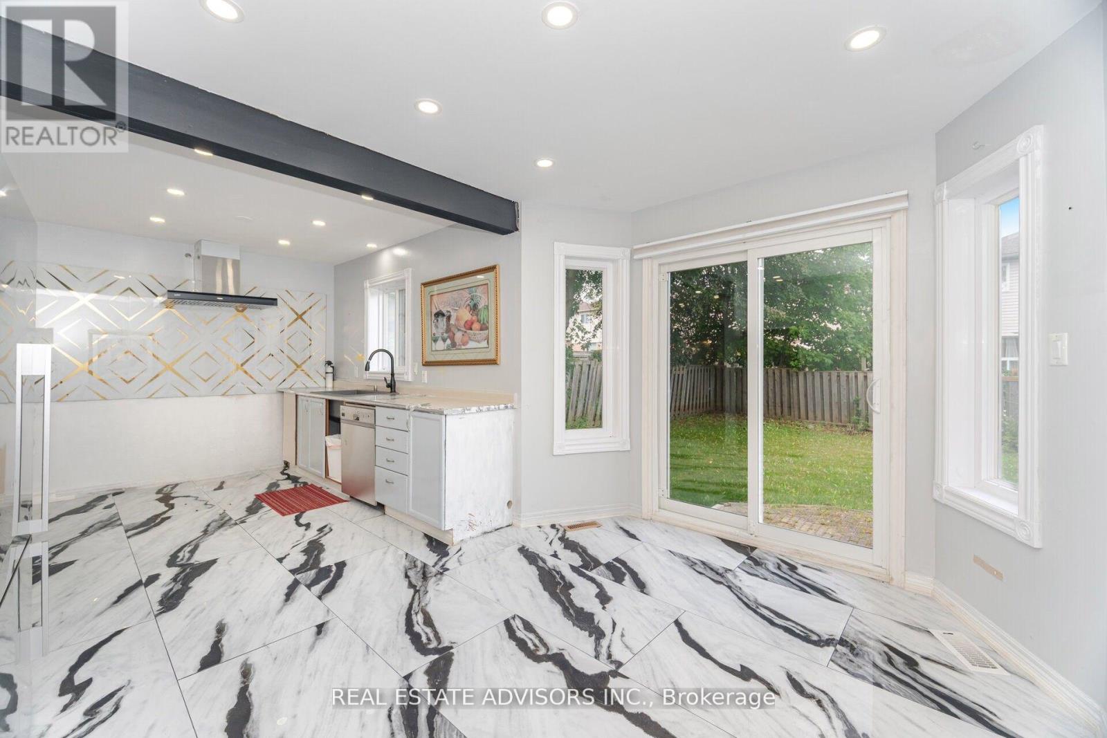 186 Ferndale Drive S, Barrie, Ontario  L4N 8A1 - Photo 11 - S12521720